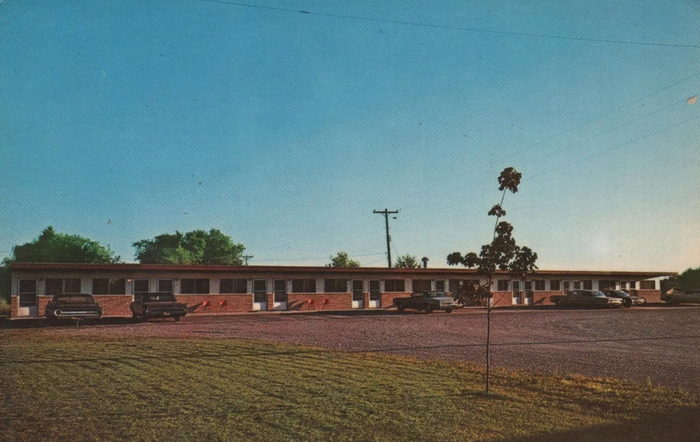 Dew Drop Inn Motel (Hop-Inn Motel) - Old Postcard